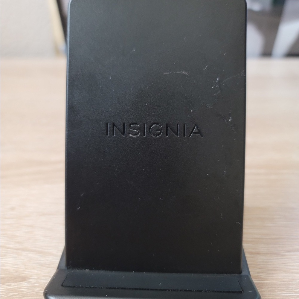 Insignia qi wireless charger
